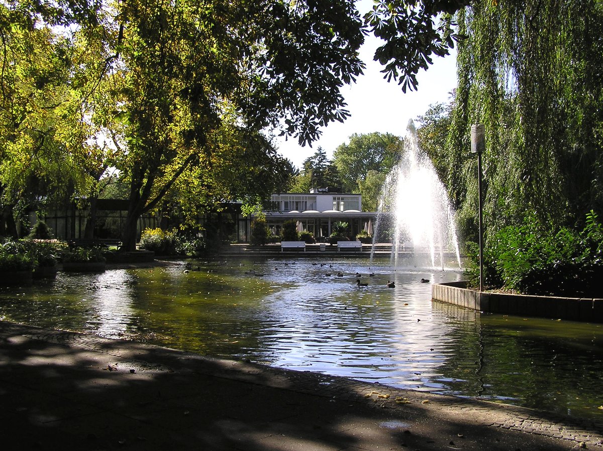 Rückseite der Stadthalle Bad Godesberg, vom Kurpark aus gesehen