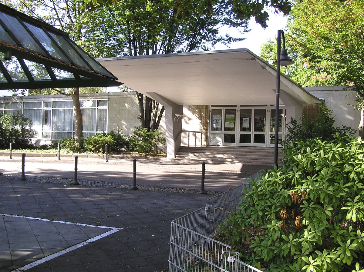 Haupteingang der Stadthalle Bad Godesberg